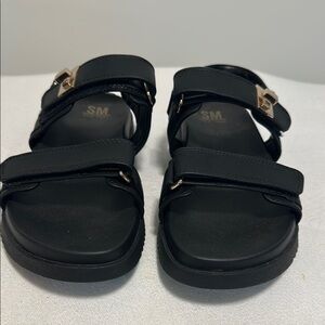 NEW. Steve Madden New York. Womens US 11  Mona Sandals
